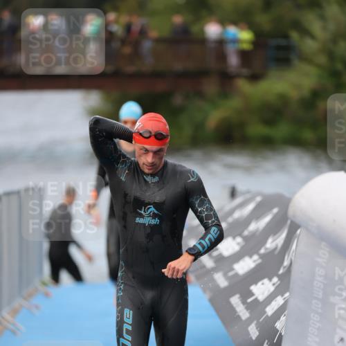 25.08.2024 - Elbe Triathlon Hamburg H.Heesch http://msf.ph/oto/6831522 25.08.2024 08:29:53 Schwimmen 68, 78, 79, 95 meine-sportfotos.de