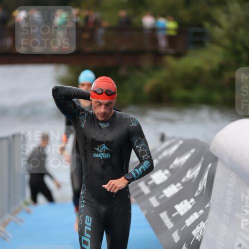 25.08.2024 - Elbe Triathlon Hamburg H.Heesch http://msf.ph/oto/6831527 25.08.2024 08:29:53 Schwimmen 68, 78, 79, 95 meine-sportfotos.de