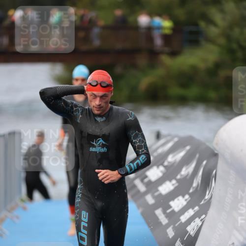 25.08.2024 - Elbe Triathlon Hamburg H.Heesch http://msf.ph/oto/6831532 25.08.2024 08:29:53 Schwimmen 68, 78, 79, 95 meine-sportfotos.de