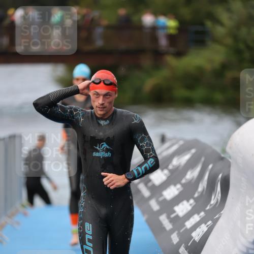 25.08.2024 - Elbe Triathlon Hamburg H.Heesch http://msf.ph/oto/6831535 25.08.2024 08:29:53 Schwimmen 68, 78, 79, 95 meine-sportfotos.de