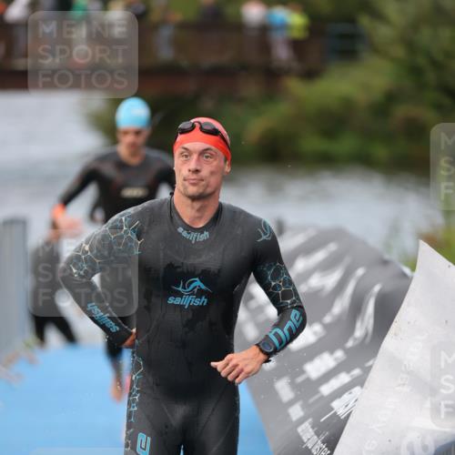 25.08.2024 - Elbe Triathlon Hamburg H.Heesch http://msf.ph/oto/6831543 25.08.2024 08:29:54 Schwimmen 37, 68, 78, 79, 95 meine-sportfotos.de