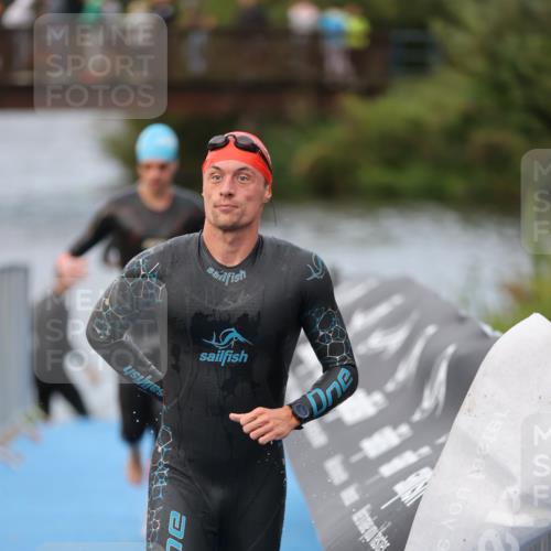 25.08.2024 - Elbe Triathlon Hamburg H.Heesch http://msf.ph/oto/6831547 25.08.2024 08:29:54 Schwimmen 37, 68, 78, 79, 95 meine-sportfotos.de
