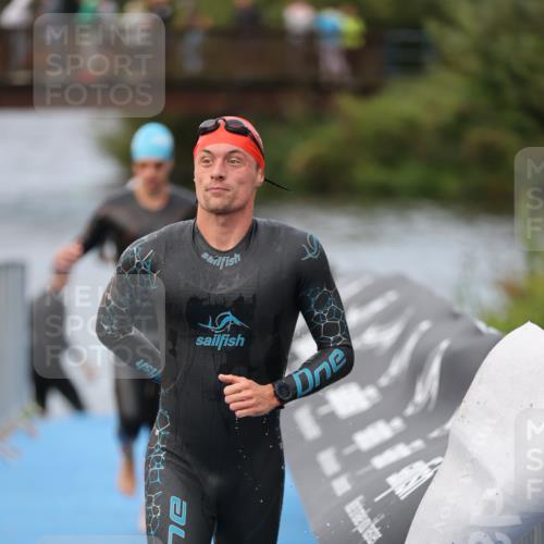 25.08.2024 - Elbe Triathlon Hamburg H.Heesch http://msf.ph/oto/6831553 25.08.2024 08:29:54 Schwimmen 37, 68, 78, 79, 95 meine-sportfotos.de