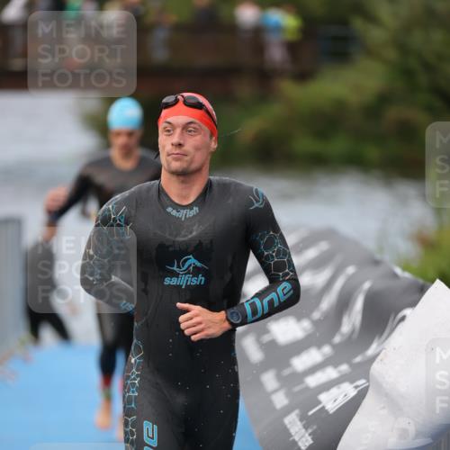 25.08.2024 - Elbe Triathlon Hamburg H.Heesch http://msf.ph/oto/6831558 25.08.2024 08:29:54 Schwimmen 37, 68, 78, 79, 95 meine-sportfotos.de