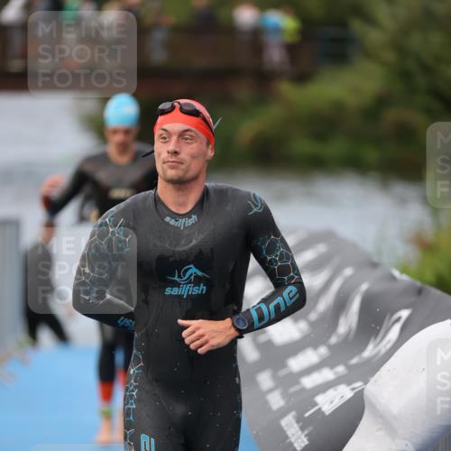 25.08.2024 - Elbe Triathlon Hamburg H.Heesch http://msf.ph/oto/6831563 25.08.2024 08:29:54 Schwimmen 37, 68, 78, 79, 95 meine-sportfotos.de