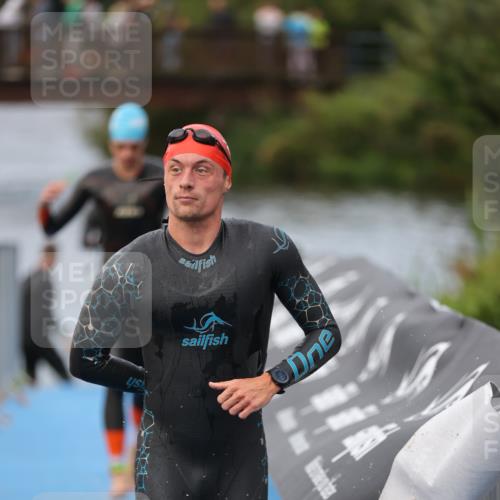 25.08.2024 - Elbe Triathlon Hamburg H.Heesch http://msf.ph/oto/6831567 25.08.2024 08:29:54 Schwimmen 37, 68, 78, 79, 95 meine-sportfotos.de