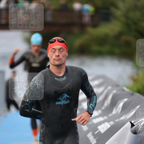 25.08.2024 - Elbe Triathlon Hamburg H.Heesch http://msf.ph/oto/6831577 25.08.2024 08:29:54 Schwimmen 37, 68, 78, 79, 95 meine-sportfotos.de