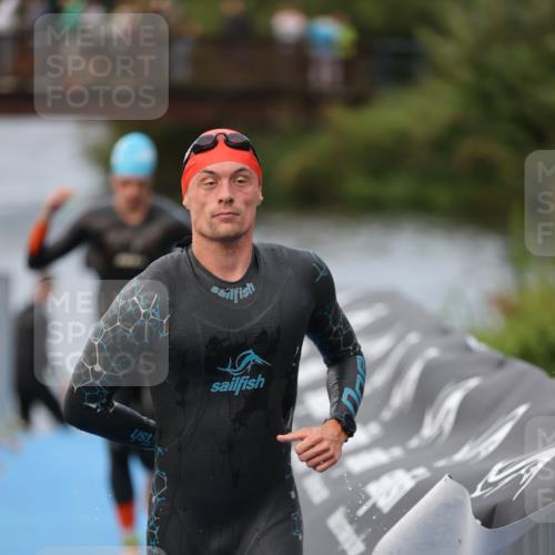 25.08.2024 - Elbe Triathlon Hamburg H.Heesch http://msf.ph/oto/6831584 25.08.2024 08:29:54 Schwimmen 37, 68, 78, 79, 95 meine-sportfotos.de