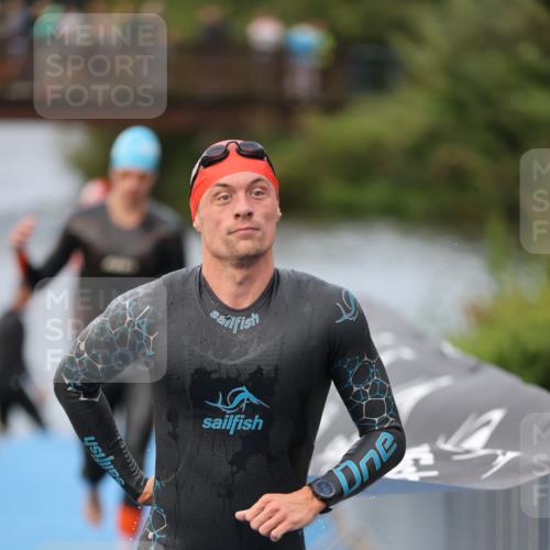 25.08.2024 - Elbe Triathlon Hamburg H.Heesch http://msf.ph/oto/6831588 25.08.2024 08:29:55 Schwimmen 37, 68, 78, 79, 95 meine-sportfotos.de