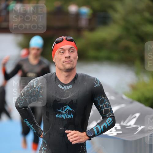 25.08.2024 - Elbe Triathlon Hamburg H.Heesch http://msf.ph/oto/6831593 25.08.2024 08:29:55 Schwimmen 37, 68, 78, 79, 95 meine-sportfotos.de
