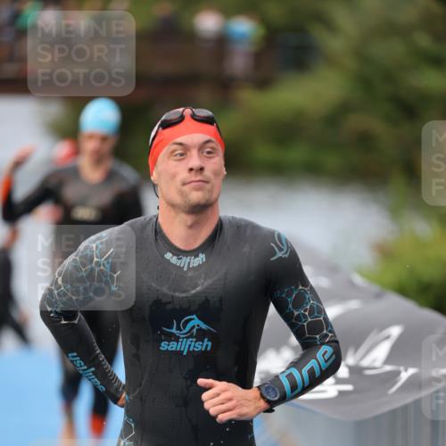 25.08.2024 - Elbe Triathlon Hamburg H.Heesch http://msf.ph/oto/6831596 25.08.2024 08:29:55 Schwimmen 37, 68, 78, 79, 95 meine-sportfotos.de