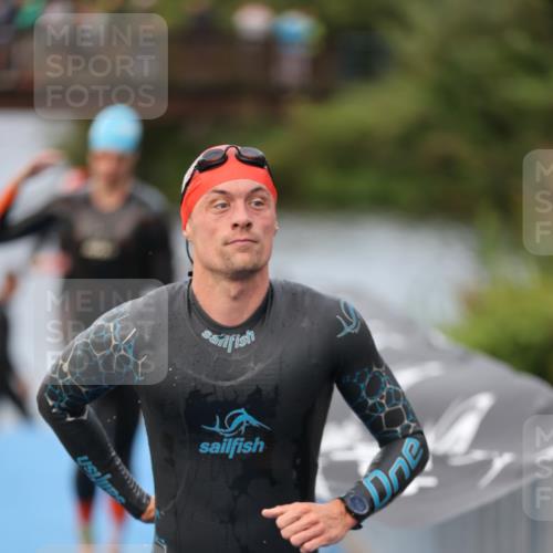 25.08.2024 - Elbe Triathlon Hamburg H.Heesch http://msf.ph/oto/6831601 25.08.2024 08:29:55 Schwimmen 37, 68, 78, 79, 95 meine-sportfotos.de