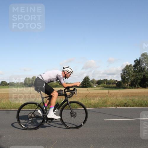 25.08.2024 - Elbe Triathlon Hamburg Fuchs,  Jonas http://msf.ph/oto/6831603 25.08.2024 09:33:34 Radfahren 486, 353, 323, 181 meine-sportfotos.de
