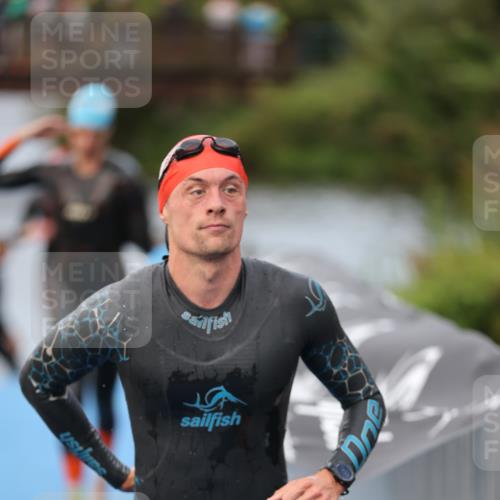 25.08.2024 - Elbe Triathlon Hamburg H.Heesch http://msf.ph/oto/6831604 25.08.2024 08:29:55 Schwimmen 37, 68, 78, 79, 95 meine-sportfotos.de