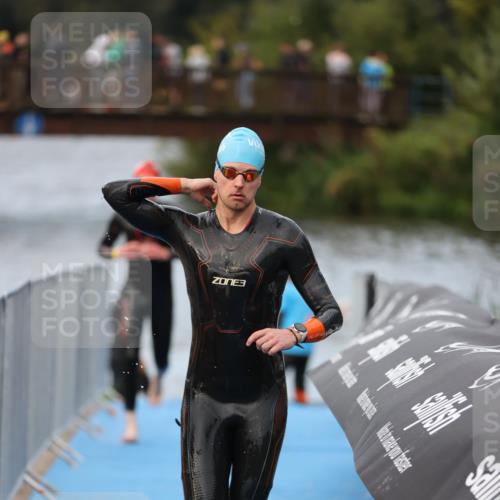 25.08.2024 - Elbe Triathlon Hamburg H.Heesch http://msf.ph/oto/6831606 25.08.2024 08:29:56 Schwimmen 37, 68, 78, 79, 95 meine-sportfotos.de
