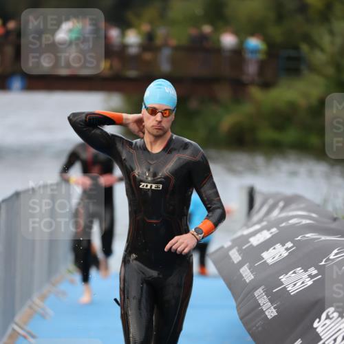 25.08.2024 - Elbe Triathlon Hamburg H.Heesch http://msf.ph/oto/6831610 25.08.2024 08:29:56 Schwimmen 37, 68, 78, 79, 95 meine-sportfotos.de