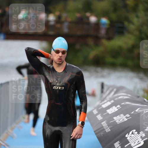 25.08.2024 - Elbe Triathlon Hamburg H.Heesch http://msf.ph/oto/6831632 25.08.2024 08:29:56 Schwimmen 37, 68, 78, 79, 95 meine-sportfotos.de