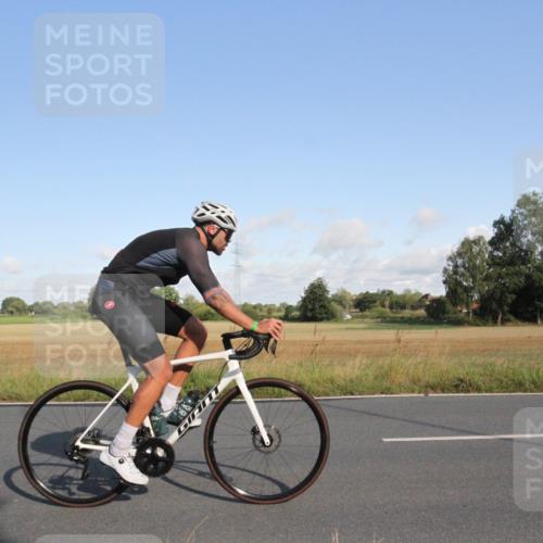 25.08.2024 - Elbe Triathlon Hamburg Fuchs,  Jonas http://msf.ph/oto/6831635 25.08.2024 09:33:45 Radfahren 316, 326, 156, 126, 228, 352, 1851 meine-sportfotos.de