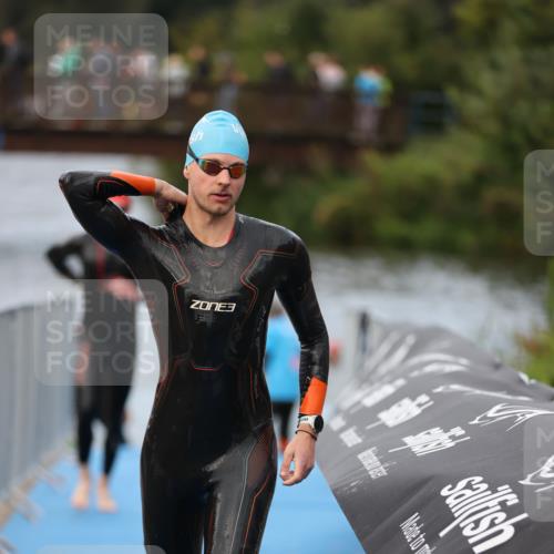 25.08.2024 - Elbe Triathlon Hamburg H.Heesch http://msf.ph/oto/6831647 25.08.2024 08:29:57 Schwimmen 37, 68, 78, 79, 95 meine-sportfotos.de