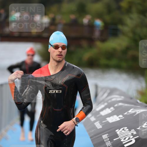 25.08.2024 - Elbe Triathlon Hamburg H.Heesch http://msf.ph/oto/6831652 25.08.2024 08:29:57 Schwimmen 37, 68, 78, 79, 95 meine-sportfotos.de