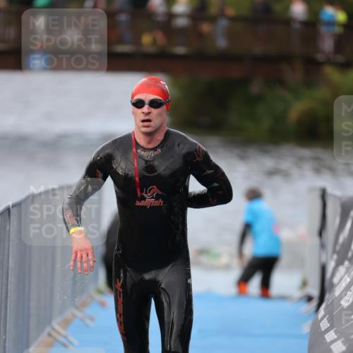 25.08.2024 - Elbe Triathlon Hamburg H.Heesch http://msf.ph/oto/6831680 25.08.2024 08:29:59 Schwimmen 37, 68, 78, 79, 82, 95 meine-sportfotos.de