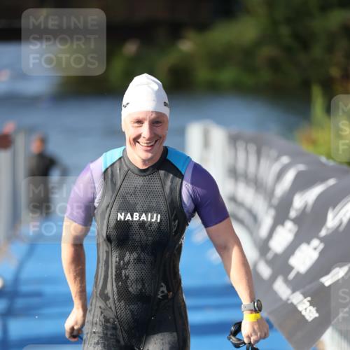 25.08.2024 - Elbe Triathlon Hamburg H.Heesch http://msf.ph/oto/6831688 25.08.2024 09:38:14 Schwimmen 457, 499, 524, 538, 542, 549 meine-sportfotos.de