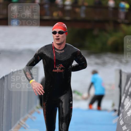 25.08.2024 - Elbe Triathlon Hamburg H.Heesch http://msf.ph/oto/6831695 25.08.2024 08:29:59 Schwimmen 37, 68, 78, 79, 82, 95 meine-sportfotos.de