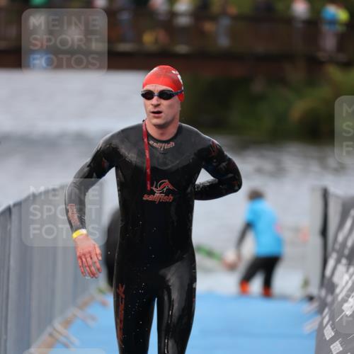 25.08.2024 - Elbe Triathlon Hamburg H.Heesch http://msf.ph/oto/6831700 25.08.2024 08:29:59 Schwimmen 37, 68, 78, 79, 82, 95 meine-sportfotos.de