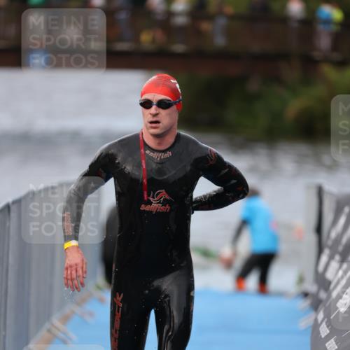 25.08.2024 - Elbe Triathlon Hamburg H.Heesch http://msf.ph/oto/6831705 25.08.2024 08:29:59 Schwimmen 37, 68, 78, 79, 82, 95 meine-sportfotos.de
