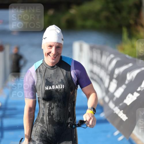 25.08.2024 - Elbe Triathlon Hamburg H.Heesch http://msf.ph/oto/6831706 25.08.2024 09:38:14 Schwimmen 457, 499, 524, 538, 542, 549 meine-sportfotos.de