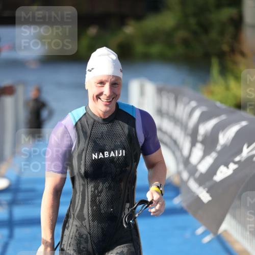 25.08.2024 - Elbe Triathlon Hamburg H.Heesch http://msf.ph/oto/6831715 25.08.2024 09:38:14 Schwimmen 457, 499, 524, 538, 542, 549 meine-sportfotos.de
