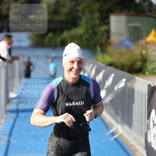 25.08.2024 - Elbe Triathlon Hamburg H.Heesch http://msf.ph/oto/6831754 25.08.2024 09:38:15 Schwimmen 457, 499, 524, 538, 542, 549 meine-sportfotos.de