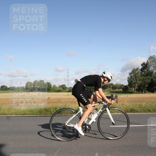 25.08.2024 - Elbe Triathlon Hamburg Fuchs,  Jonas http://msf.ph/oto/6831763 25.08.2024 09:35:15 Radfahren 268, 109, 440, 289 meine-sportfotos.de