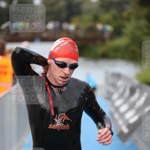 25.08.2024 - Elbe Triathlon Hamburg H.Heesch http://msf.ph/oto/6831781 25.08.2024 08:30:01 Schwimmen 37, 68, 78, 79, 82, 95 meine-sportfotos.de