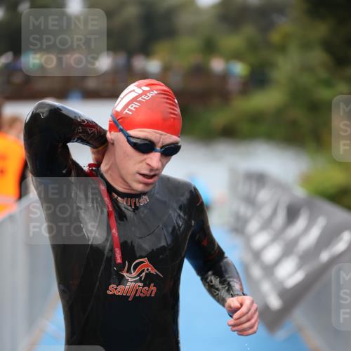 25.08.2024 - Elbe Triathlon Hamburg H.Heesch http://msf.ph/oto/6831784 25.08.2024 08:30:02 Schwimmen 37, 68, 78, 79, 82, 95 meine-sportfotos.de