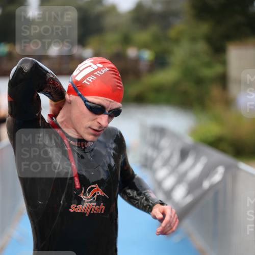 25.08.2024 - Elbe Triathlon Hamburg H.Heesch http://msf.ph/oto/6831792 25.08.2024 08:30:02 Schwimmen 37, 68, 78, 79, 82, 95 meine-sportfotos.de
