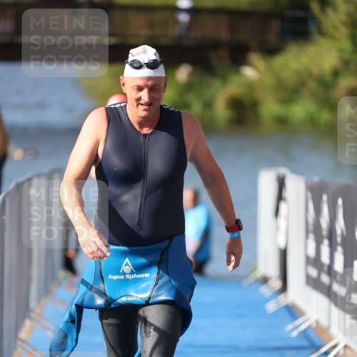 25.08.2024 - Elbe Triathlon Hamburg H.Heesch http://msf.ph/oto/6831793 25.08.2024 09:39:01 Schwimmen 405, 541 meine-sportfotos.de