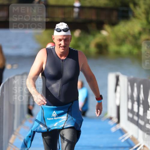 25.08.2024 - Elbe Triathlon Hamburg H.Heesch http://msf.ph/oto/6831797 25.08.2024 09:39:01 Schwimmen 405, 541 meine-sportfotos.de
