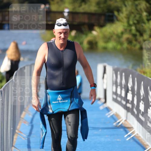 25.08.2024 - Elbe Triathlon Hamburg H.Heesch http://msf.ph/oto/6831805 25.08.2024 09:39:01 Schwimmen 405, 541 meine-sportfotos.de