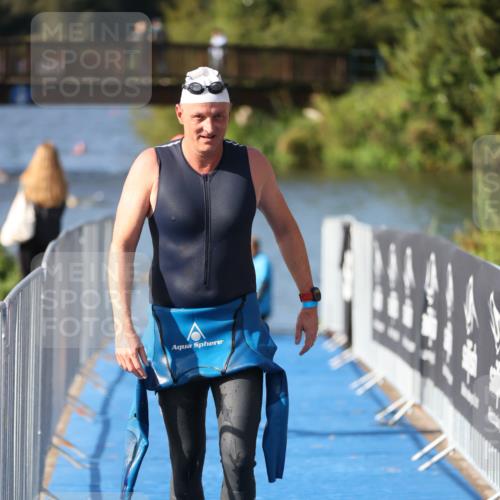 25.08.2024 - Elbe Triathlon Hamburg H.Heesch http://msf.ph/oto/6831811 25.08.2024 09:39:01 Schwimmen 405, 541 meine-sportfotos.de