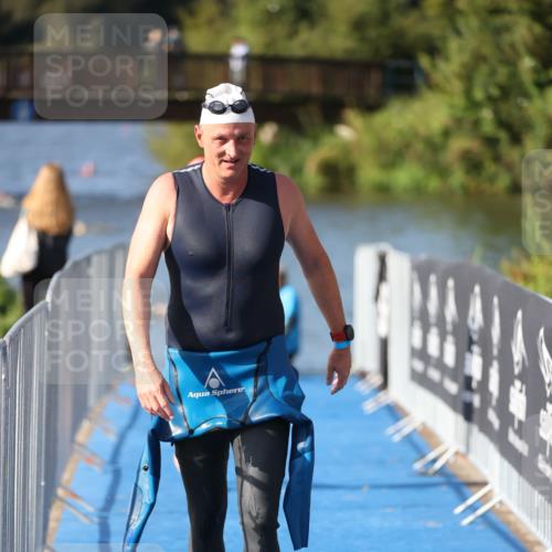 25.08.2024 - Elbe Triathlon Hamburg H.Heesch http://msf.ph/oto/6831814 25.08.2024 09:39:01 Schwimmen 405, 541 meine-sportfotos.de
