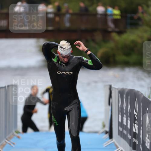 25.08.2024 - Elbe Triathlon Hamburg H.Heesch http://msf.ph/oto/6831816 25.08.2024 08:30:11 Schwimmen 37, 68, 79, 82 meine-sportfotos.de