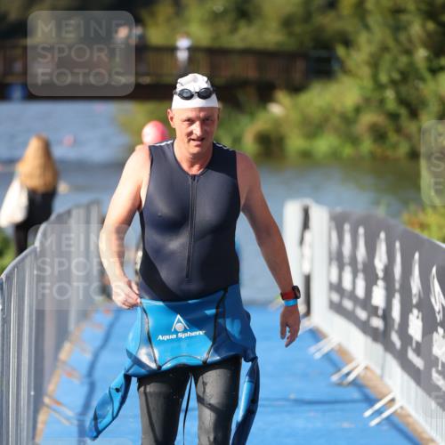25.08.2024 - Elbe Triathlon Hamburg H.Heesch http://msf.ph/oto/6831820 25.08.2024 09:39:02 Schwimmen 405, 541 meine-sportfotos.de