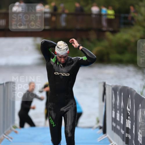 25.08.2024 - Elbe Triathlon Hamburg H.Heesch http://msf.ph/oto/6831826 25.08.2024 08:30:11 Schwimmen 37, 68, 79, 82 meine-sportfotos.de