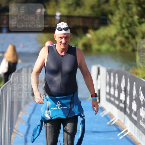 25.08.2024 - Elbe Triathlon Hamburg H.Heesch http://msf.ph/oto/6831827 25.08.2024 09:39:02 Schwimmen 405, 541 meine-sportfotos.de