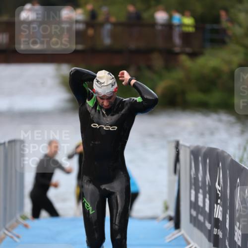 25.08.2024 - Elbe Triathlon Hamburg H.Heesch http://msf.ph/oto/6831832 25.08.2024 08:30:11 Schwimmen 37, 68, 79, 82 meine-sportfotos.de