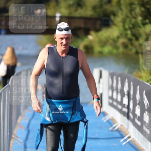 25.08.2024 - Elbe Triathlon Hamburg H.Heesch http://msf.ph/oto/6831836 25.08.2024 09:39:02 Schwimmen 405, 541 meine-sportfotos.de