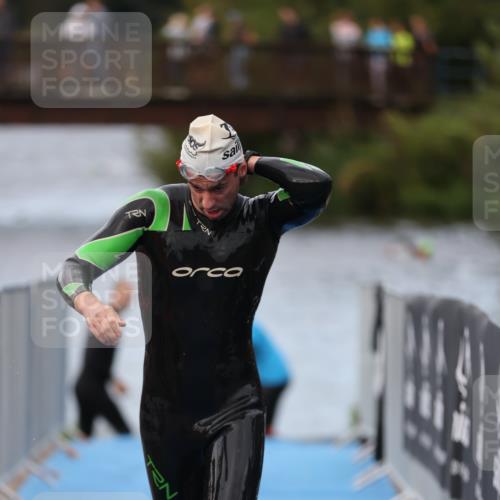 25.08.2024 - Elbe Triathlon Hamburg H.Heesch http://msf.ph/oto/6831837 25.08.2024 08:30:12 Schwimmen 37, 68, 79, 82 meine-sportfotos.de