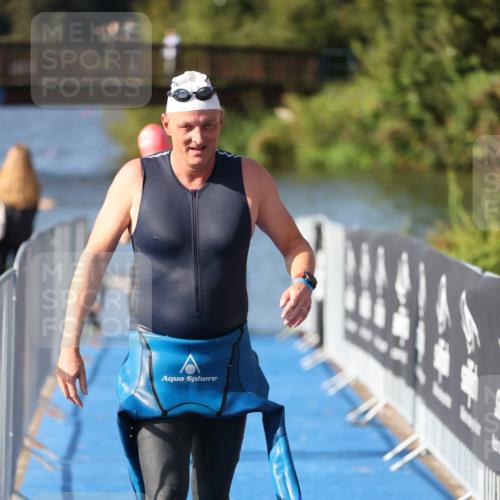 25.08.2024 - Elbe Triathlon Hamburg H.Heesch http://msf.ph/oto/6831841 25.08.2024 09:39:02 Schwimmen 405, 541 meine-sportfotos.de