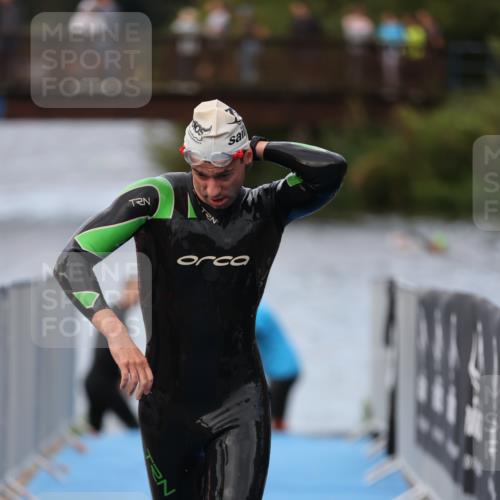 25.08.2024 - Elbe Triathlon Hamburg H.Heesch http://msf.ph/oto/6831848 25.08.2024 08:30:12 Schwimmen 37, 68, 79, 82 meine-sportfotos.de